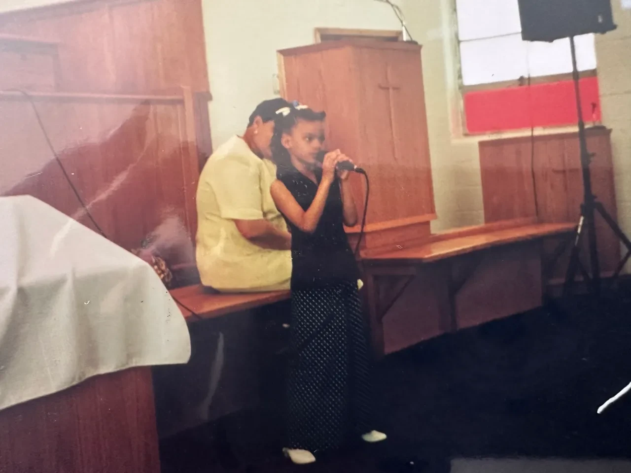 Young Chloe McFadden singing at a church performance
